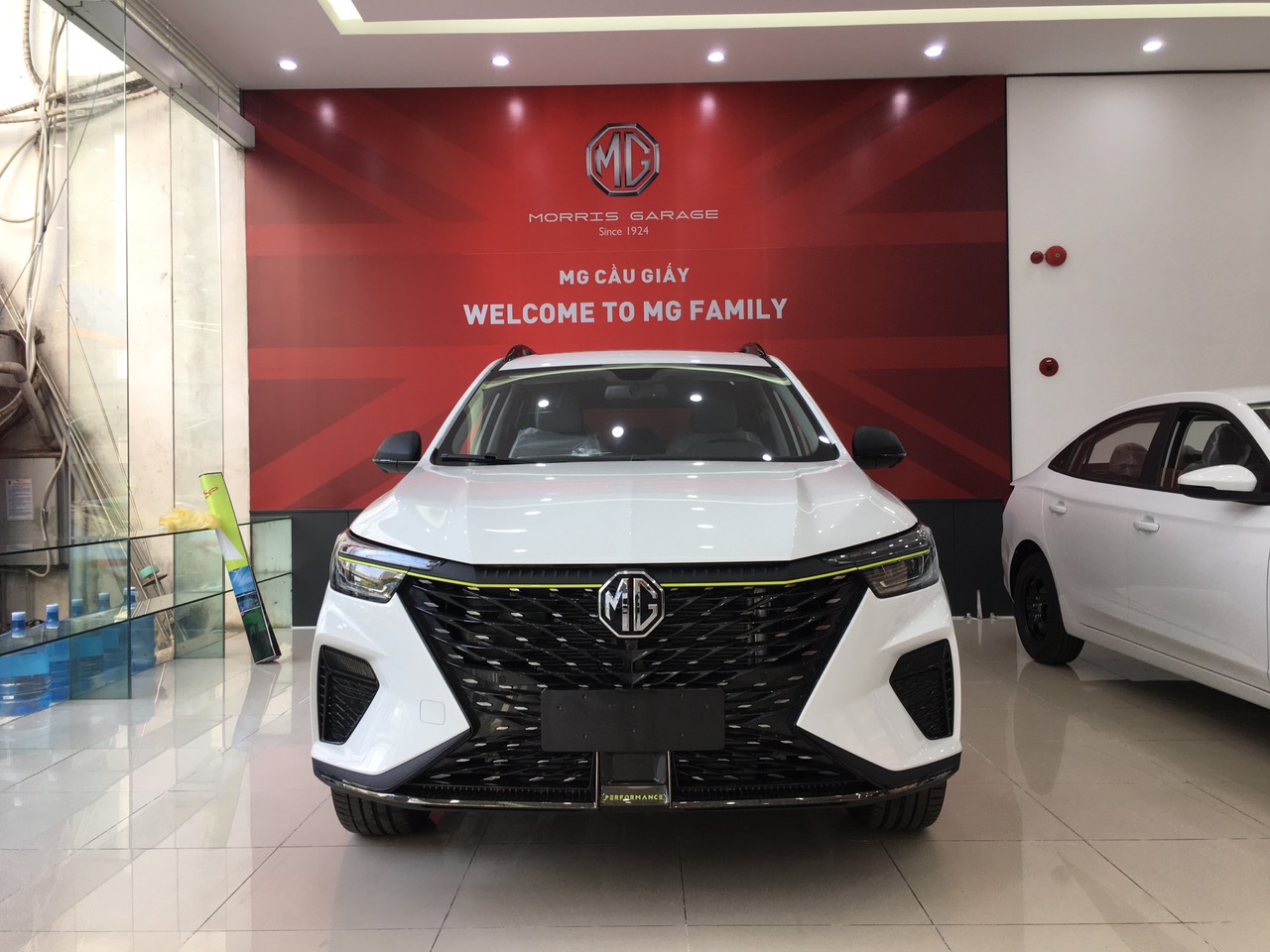 MG RX5 giảm giá 130 triệu tại đại lý: Giá thấp nhất rẻ hơn Creta base dù ngang cỡ Tucson